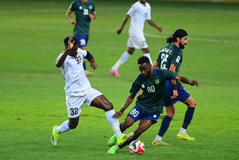 لاعبي فريق النفط يحتفلون بهدف الفوز على الزوراء في مباراة الدوري العراقي