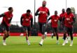 لاعب ليفربول كورتيس جونز يرتدي قميص الفريق