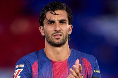فيران توريس بقميص برشلونة في الكامب نو