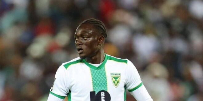لاعب كرة القدم الإيفواري إسحاق سيسيه