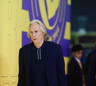 جورجي جيسوس يودع لاعبي النصر بعد الفوز بالدوري السعودي