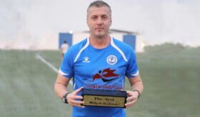 المدرب ميليان رادوفيتش يحتفل بإنجازاته مع نادي الرمثا الأردني
