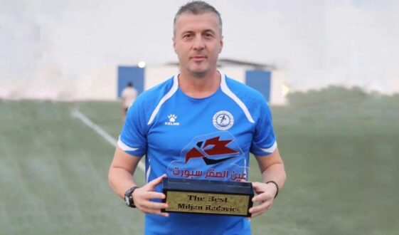 المدرب ميليان رادوفيتش يحتفل بإنجازاته مع نادي الرمثا الأردني