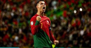 كريستيانو رونالدو يرفع كأس البرتغال