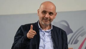 أمجد المجالي، الناطق الرسمي باسم النادي الفيصلي، يتحدث عن أهمية سرية المفاوضات في كرة القدم الأردنية.