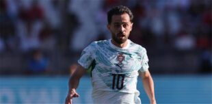 برناردو سيلفا بقميص مانشستر سيتي يفكر في مستقبله مع برشلونة