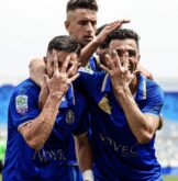لاعبي الفتح الرباطي يحتفلون بهدف الفوز ضد الوداد في الدوري المغربي