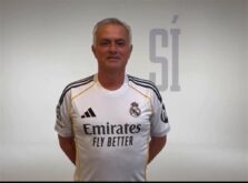 جوزيه مورينيو يرتدي قميص ريال مدريد في فيديو تم إنشاؤه بالذكاء الاصطناعي.