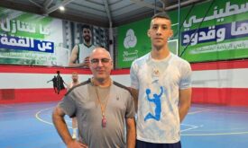 اللاعب قصي فريحات بقميص نادي أرثوذكسي بيت جالا لكرة السلة