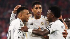 مارك كوكوريلا بقميص ريال مدريد الجديد يبتسم