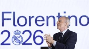 مايكل أوليس بقميص ريال مدريد مع شعار بايرن ميونخ في الخلفية، يرمز لصفقة انتقال محتملة تتجاوز 200 مليون يورو.