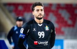 حارس المرمى عبدالله الفاخوري بقميص النادي الفيصلي الجديد.