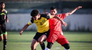 لاعبي الحسين إربد يحتفلون بهدف في مباراة ودية ضد النادي العربي