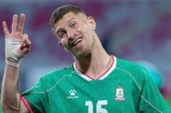 أنس العوضات بقميص الفيصلي بعد توقيع العقد