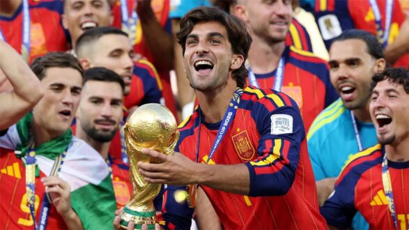فيران توريس يحتفل بهدف الفوز لإسبانيا في نهائي كأس العالم 2026