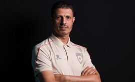 المدرب جمال السلامي يودع لاعبي المنتخب الأردني "النشامى" بعد فترة مليئة بالإنجازات.