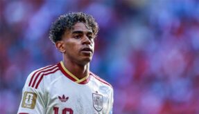 لامين يامال لاعب برشلونة ومنتخب إسبانيا يتحدث عن الضغوط والمقارنات مع كريستيانو رونالدو وبيدري.
