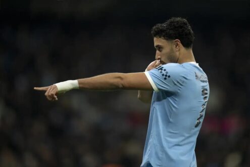 شعار ريال مدريد ومانشستر سيتي مع صور للاعبين المستهدفين
