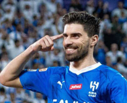 لاعبي الهلال يحتفلون بهدف روبن نيفيز في مرمى الرائد بكأس خادم الحرمين الشريفين