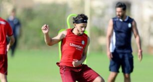 اللاعب كرم أبو شعبان بقميص نادي الجزيرة بعد توقيع عقد الإعارة