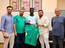 لاعبي الوحدات الجدد بافا ديوب، جونيور سامبو، وفوزي عبد المطلب يوقعون عقودهم