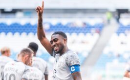 اللاعب الكولومبي كيفين كيخادا يوقع عقد انضمامه لنادي الزوراء العراقي.