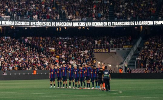 لاعبي برشلونة يحتفلون بهدف ضد أتلتيك بلباو في الدوري الإسباني