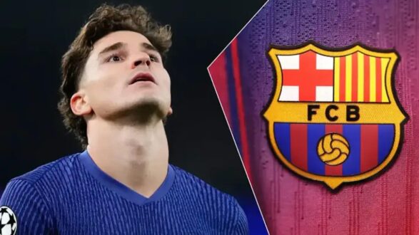 المدير الرياضي لبرشلونة ديكو ووكيل أعمال جوليان ألفاريز فرناندو هيدالجو في اجتماع لمناقشة صفقة الانتقال.