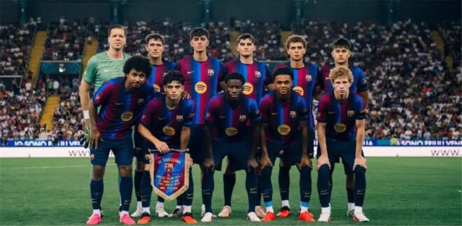 بيدرو بورو لاعب توتنهام يرتدي قميص برشلونة في مونتاج يوضح انتقال بيدرو بورو إلى برشلونة.