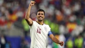 رودري لاعب مانشستر سيتي بقميص برشلونة في صورة تخيلية