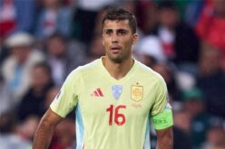 رودري لاعب مانشستر سيتي بقميص برشلونة في مونتاج يوضح تفاؤل النادي الكتالوني بضمه.