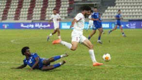 لاعبي المنتخب الأردني تحت 20 يحتفلون بهدف الفوز ضد الكويت في مباراة ودية.