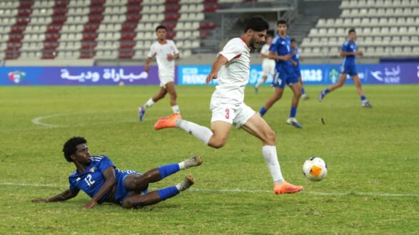 لاعبي المنتخب الأردني تحت 20 يحتفلون بهدف الفوز ضد الكويت في مباراة ودية.