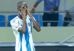 لاعبي يونايتد دبي يحتفلون بهدف ضد نادي كلباء في دوري أدنوك للمحترفين