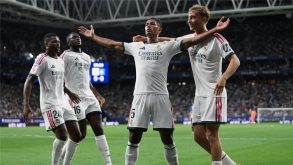 إدواردو كامافينجا لاعب ريال مدريد في الملعب