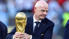 جياني إنفانتينو رئيس الفيفا يتحدث في مؤتمر صحفي