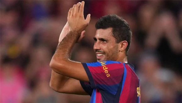 رودري لاعب برشلونة يتحدث عن هانز فليك وبيب جوارديولا ودوري أبطال أوروبا