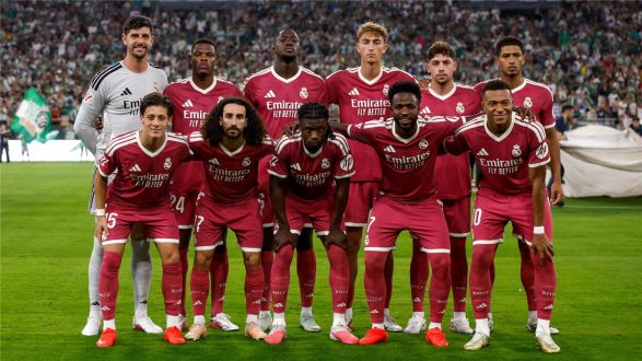 ترينت ألكسندر أرنولد بقميص ريال مدريد يفكر في مستقبله
