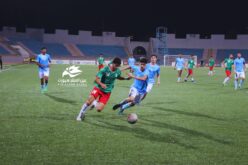 لاعبون شباب يتنافسون في مباراة ضمن درع الاتحاد تحت 21 عاماً