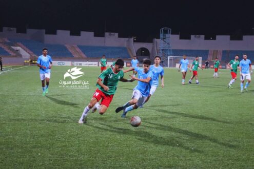 لاعبون شباب يتنافسون في مباراة ضمن درع الاتحاد تحت 21 عاماً