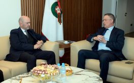 خريطة توضح المغرب وإسبانيا مع شعار كأس العالم 2030