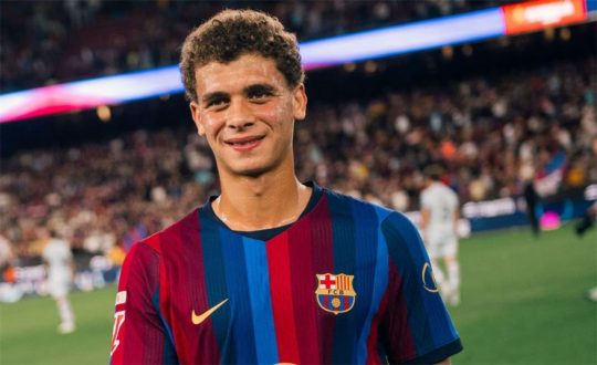 حمزة عبد الكريم لاعب برشلونة يحتفل بعد مشاركته أمام خيتافي