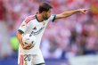 برناردو سيلفا بقميص ريال مدريد يظهر عليه علامات التفكير
