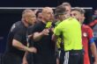 صورة توضيحية لعقوبات الفيفا تضرب منتخب مصر، مع شعار الفيفا وشعار الاتحاد المصري لكرة القدم.