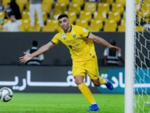 عبد الرزاق حمدالله يحتفل بتسجيل هدف في الدوري السعودي
