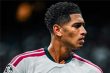 جود بيلينجهام يحتفل بقميص ريال مدريد