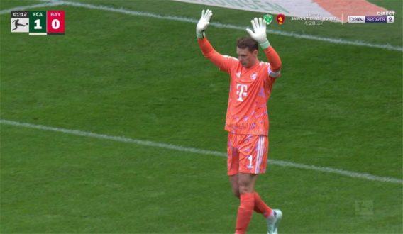 مانويل نوير حارس بايرن ميونخ بعد استقبال هدف غريب ضد أوجسبورج