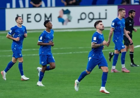 كريسينسيو سامرفيل لاعب الهلال يتلقى بطاقة حمراء في مباراة آسيوية