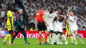 طرد فينيسيوس: ماذا قال نجم ريال مدريد للحكم بعد الواقعة؟